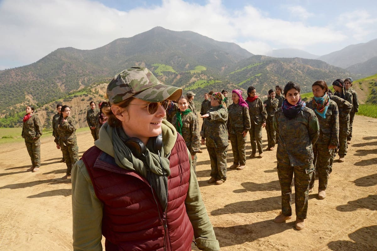Caroline decidió pasar a la ficción con Hermanas de armas, sobre una brigada de mujeres contra el Estado Islámico