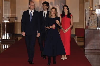 Caroline Kennedy junto a sus hijos Jack y Tatiana durante la visita del príncipe William a la Biblioteca y Museo Presidencial John F. Kennedy en Boston, en diciembre de 2022.