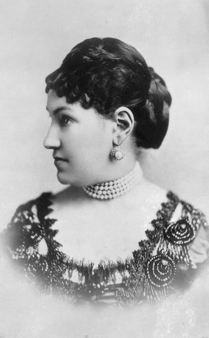 Caroline "Lina" Webster Schermerhorn fue una dama de la elite estadounidense de finales del siglo XIX y fue conocida más tarde como "la Señora Astor"