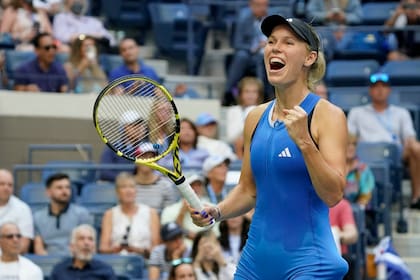 Caroline Wozniacki fue aclamada en el estadio principal de Nueva York, a pesar de que le ganó a una estadounidense, Jennifer Brady; la danesa volvió hace pocos días tras su retiro de 2020 y está en los octavos de final del Abierto de Estados Unidos.