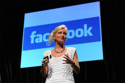 Carolyn Everson, vicepresidenta de Marketing, busca formas de medir la eficacia de la publicidad en Facebook