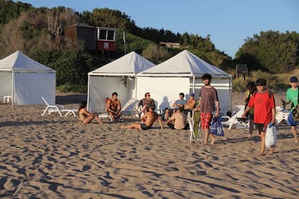 Las carpas en Mar del Plata y Pinamar, más accesibles