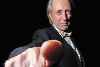 Carradine inició también hizo parte de la producción para televisión Kung fu