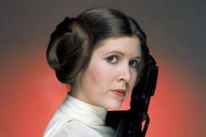 Carrie Fisher con su icónico peinado