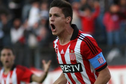 Carrillo en el festejo de uno de los goles del Pincha