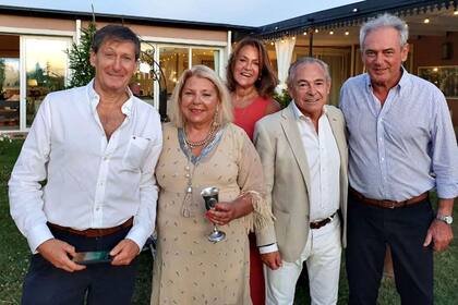Carrió en su cumpleaños junto a algunos políticos
