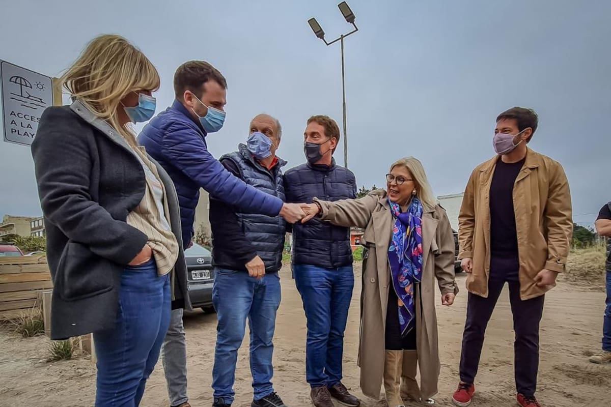 Carrió y Santilli se mostraron juntos en Pinamar
