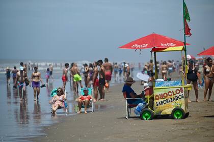 Carrito de choclos en las playas de Pinamar.