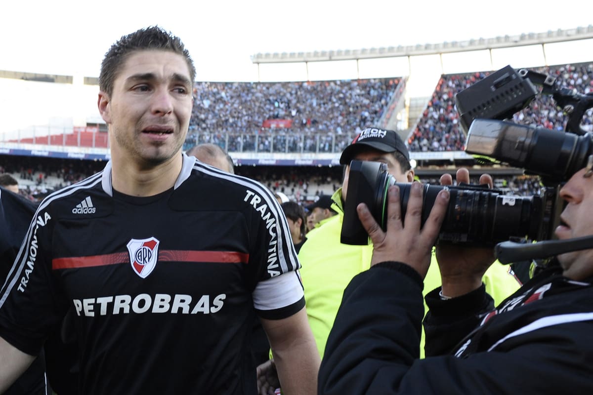 Carrizo, desconsolado en la tarde del descenso ante Belgrano en 2011