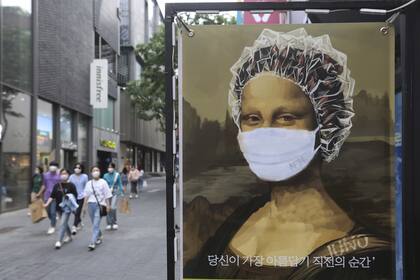 Cartel publicitario de una peluquería en las calles de en Seul