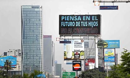 Carteles con mensajes en contra del comunismo fueron instalados en distintos puntos de Lima