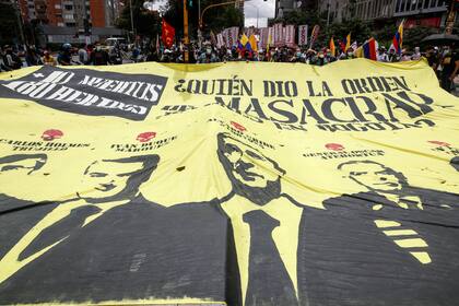 Carteles contra Iván Duque y sus funcionarios en las marchas antigubernamentales de este martes en Bogotá