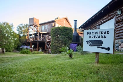 Carteles de advertencia y cámaras visibles se multiplican en viviendas de Cariló