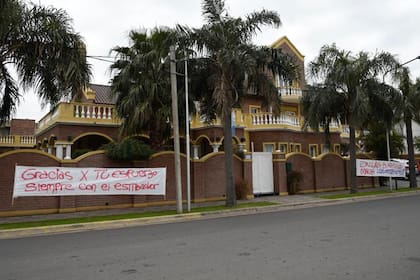 Carteles de apoyo al sindicalista Herme Juarez