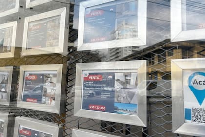 carteles de compra venta de departamentos, créditos hiptecarios. alquileres ventas