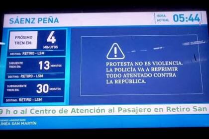 Carteles en las estaciones de trenes