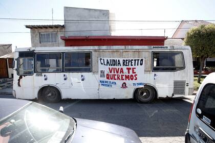 Carteles recuerdan que sigue activa la búsqueda de Claudia Repetto en Mar del Plata