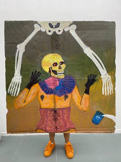 El artista detrás de una de sus pinturas
