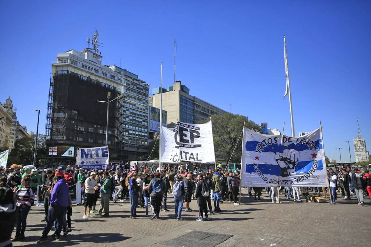Cartoneros protestan en el Obelisco contra la importación de basura