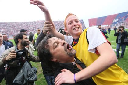 Caruso, con el colorado en andas, el día que San Lorenzo se salvó del descenso