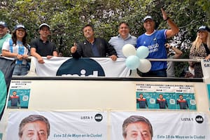 Caruso Lombardi, acompañado por el senador Paoltroni y el diputado Zago