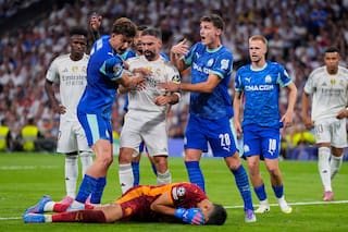 Carvajal, expulsado por cabezazo a portero de Marsella en triunfo del Real Madrid en Champions League