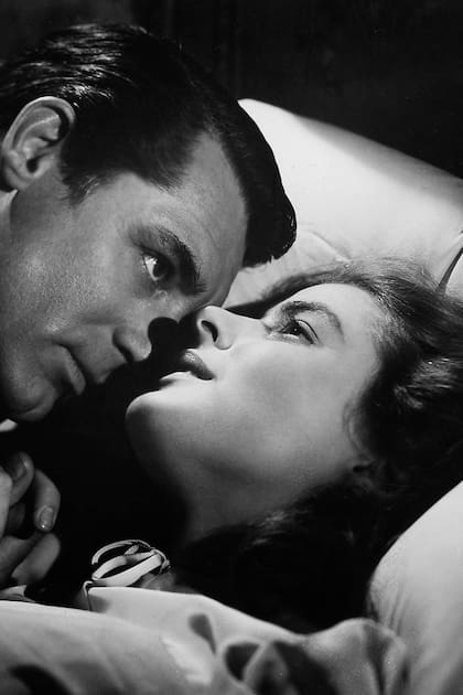 Cary Grant e Ingrid Bergman en Tuyo es mi corazón; el tórrido romance de sus personajes fue mostrado con ingenio por Alfred Hitchcock, quien supo evadir las constricciones que el código presentaba para mostrar el sexo en pantalla