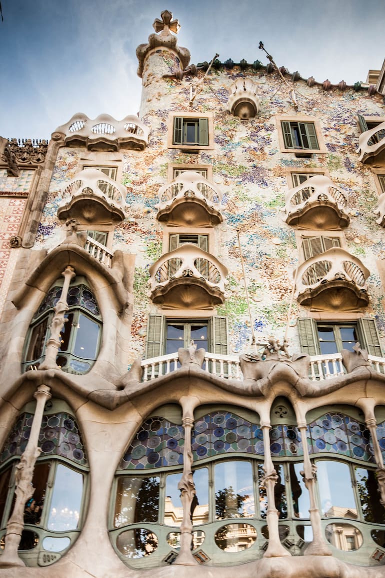 Casa Battlò en el elegante Passeig de Gracia. Una de las arquitecturas más bonitas de Gaudí.