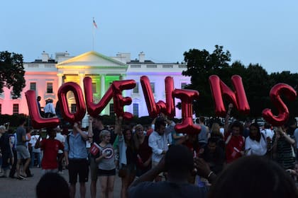 Casa Blanca iluminada luces matrimonio gay homosexual fallo presidente Barack Obama