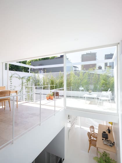 Casa Cubito: Reforma de la arquitecta noruega Torunn Vaksvik Skarstad y el arquitecto argentino Matías Michatek en Parque Chacabuco. Un PH de 35 m2 que se transformó en casita de cuatro ambientes con terraza. Otra de las obras que pueden visitarse este año en Open House BsAs.