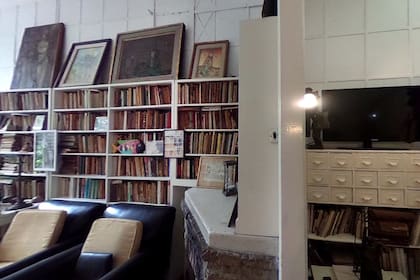 Interior de la vivienda de Ernesto Sabato en Santos Lugares, que se puede visitar en un recorrido virtual guiado por su nieto en Facebook.com/Casadesabato/