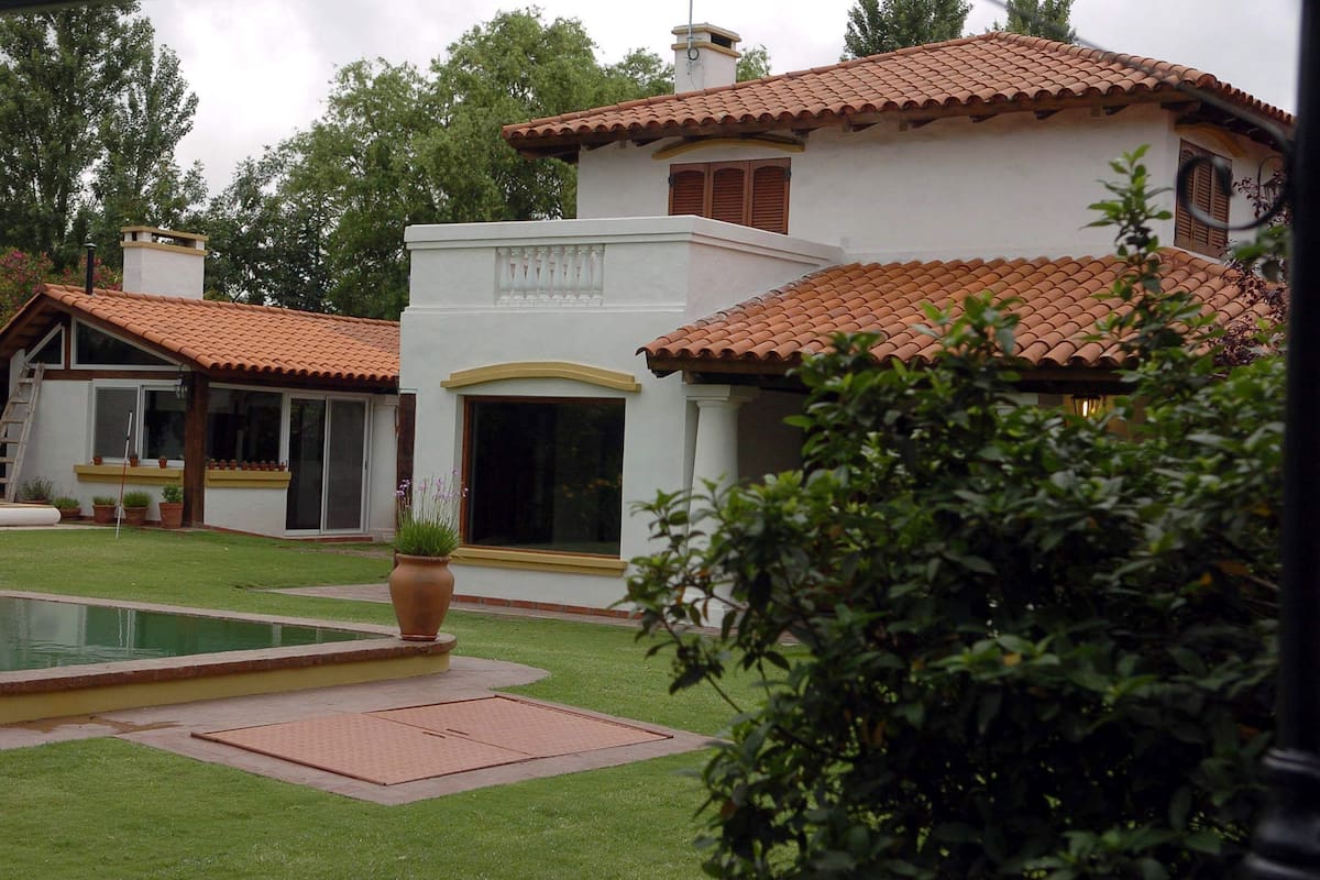 CASA DE NORA DALMASSO, EN EL COUNTRY DE RIO CUARTO DONDE FUE ENCONTRADA MUERTA EN CIRCUNSTANCIAS DE INDOLE SEXUAL