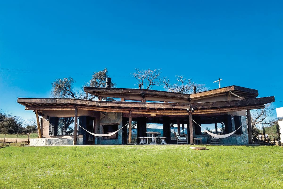 Casa de quincha en Córdoba, estudio Hombre de Barro. Gentileza: Alojamiento Ojo de Perdiz.