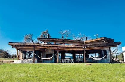 Casa de quincha en Córdoba, estudio Hombre de Barro. Gentileza: Alojamiento Ojo de Perdiz.