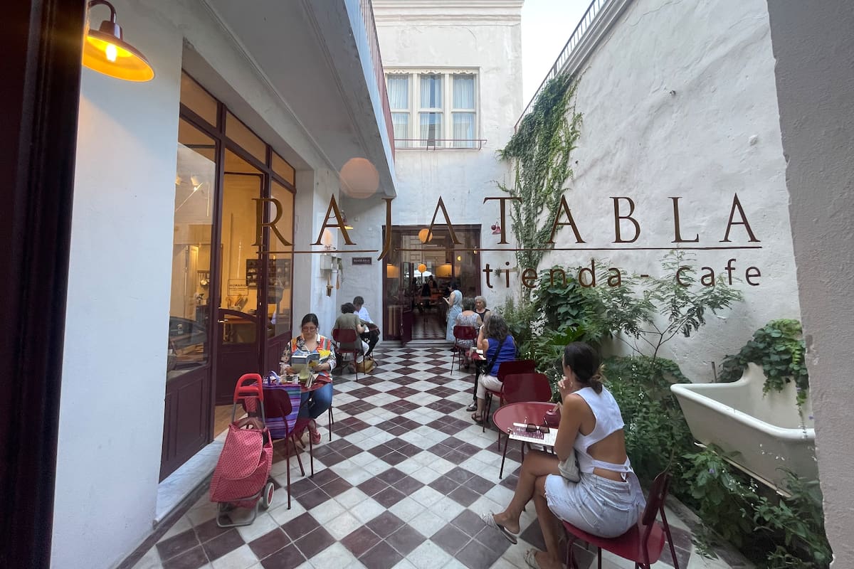 Casa Huergo: la primera vivienda construida por el autor del puerto de Buenos Aires convertida en café y tienda de decoración