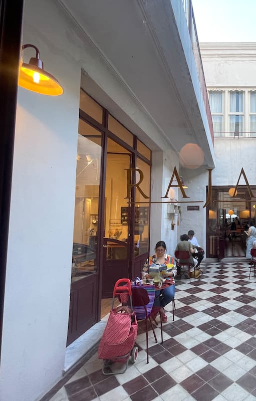 Casa Huergo: la primera vivienda construida por el autor del puerto de Buenos Aires convertida en café y tienda de decoración