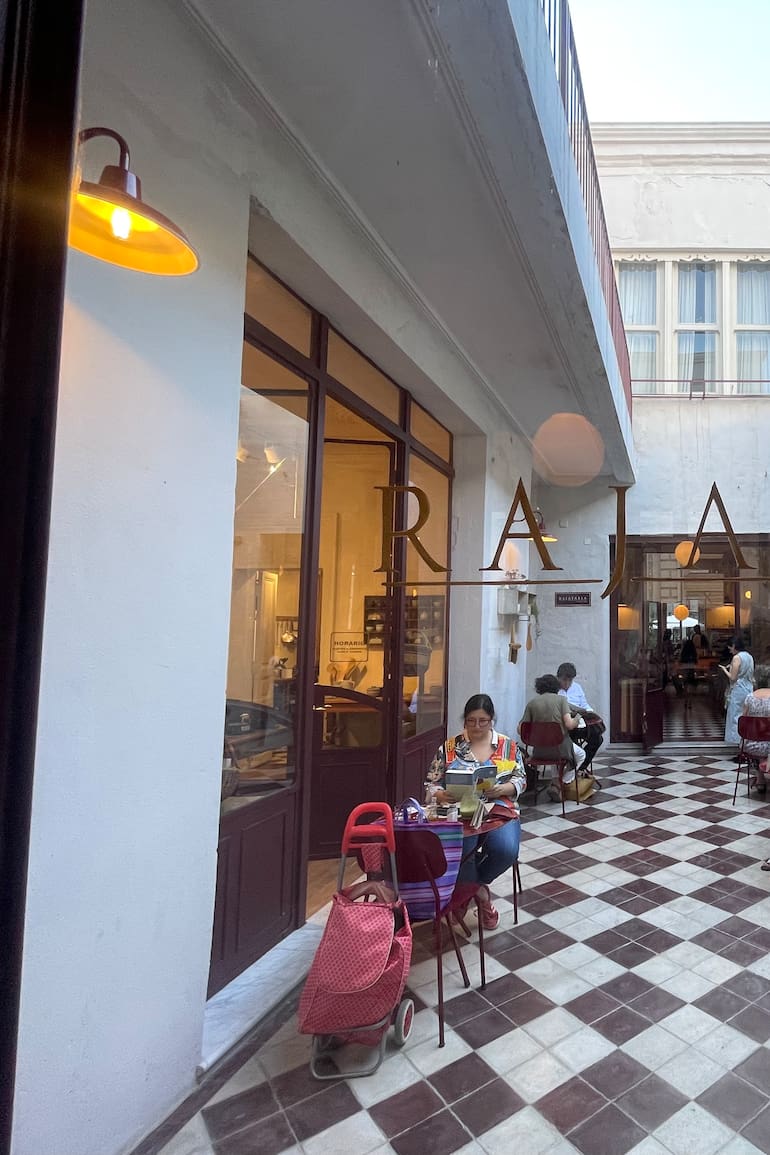Casa Huergo: la primera vivienda construida por el autor del puerto de Buenos Aires convertida en café y tienda de decoración