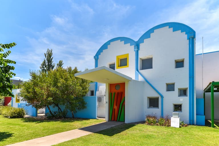 "Casa Ordenada", obra del estudio Clorindo Testa firmada por el Arq. Juan Fontana en Rosario.