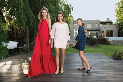 Casa Santa Barbara Vicky Fariña y sus hijas Azul y Mía