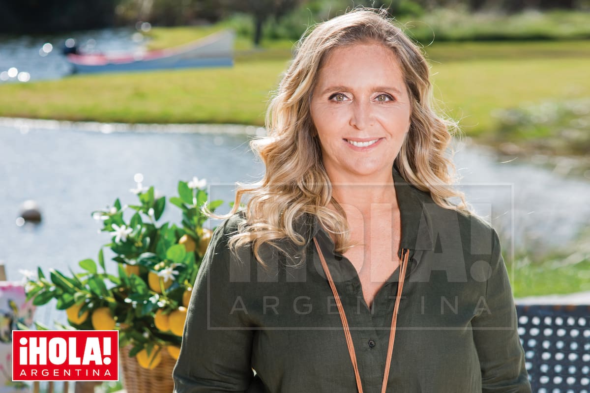 Casada desde hace treinta y tres años con Esteban Ferrari, tienen tres hijos, Marcos, Tomás e Ignacio. Además, es terapeuta corporal bioenergética, instructora de yoga, astróloga y certificó como coach en Newfield Network, la escuela de Julio Olalla, en Chile. “La misión de mi alma es acompañar a las personas en su crecimiento personal”, dice.