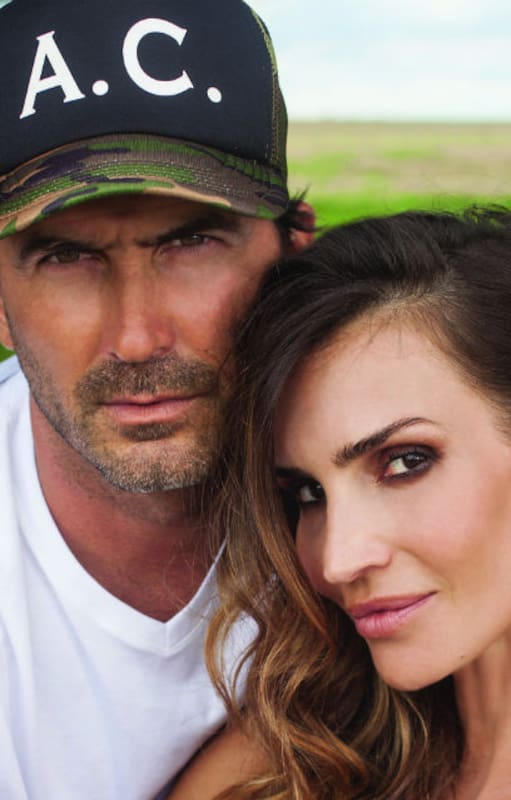 Casados desde hace quince años, en total llevan juntos veintiún años. Según dicen, ella es la que aporta el orden a la familia y él, el desorden necesario. En el último tiempo les ofrecieron en hacer un reality mostrando a la familia, pero lo rechazaron. “Con Adolfito fuimos creciendo juntos, supera