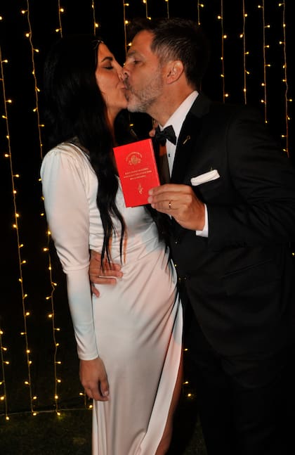 Marido y mujer posaron frente a las cámaras