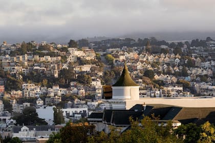 Casas en San Francisco el 25 de agosto de 2026. La ciudad lleva mucho tiempo enfrentando altos costos de vivienda, pero la situación actual ha sido inusualmente difícil de manejar para los residentes.