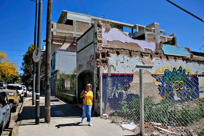 Casas y terrenos abandonados en la traza Donado -Holmberg