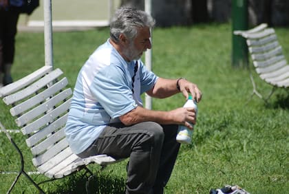 Casasco compartió entrenamientos con Bielsa mientras él era DT de la selección de graduados y el Loco era el entrenador de la selección de la UBA, en 1982