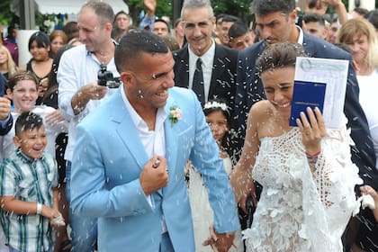 Luego de varias idas y vueltas, Carlos Tevez y Vanesa Mansilla formalizaron su amor en diciembre de 2016