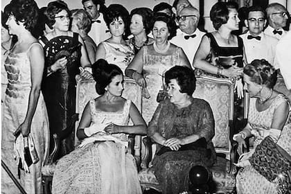 Espléndida imagen de archivo, que se enhebra con una cita de "Viajes con mi tía"