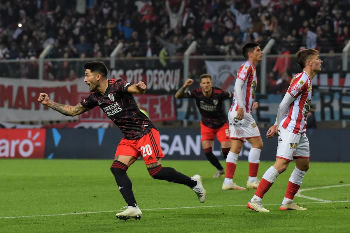 Casco, autor de un golazo para River ante Barracas