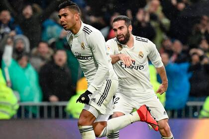 Casemiro festeja su gol con Dani Carvajal