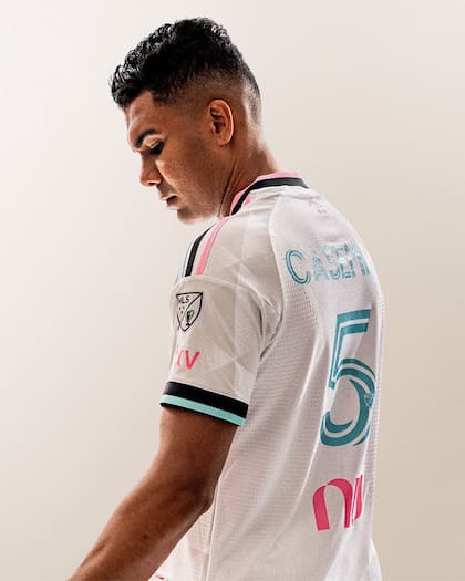 Casemiro, nuevo compañero de Messi para esta temporada, con la tercera camiseta de Inter Miami
